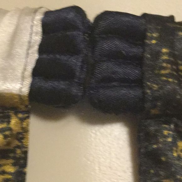 Halter golden print silky blouse - Picture 6 of 8